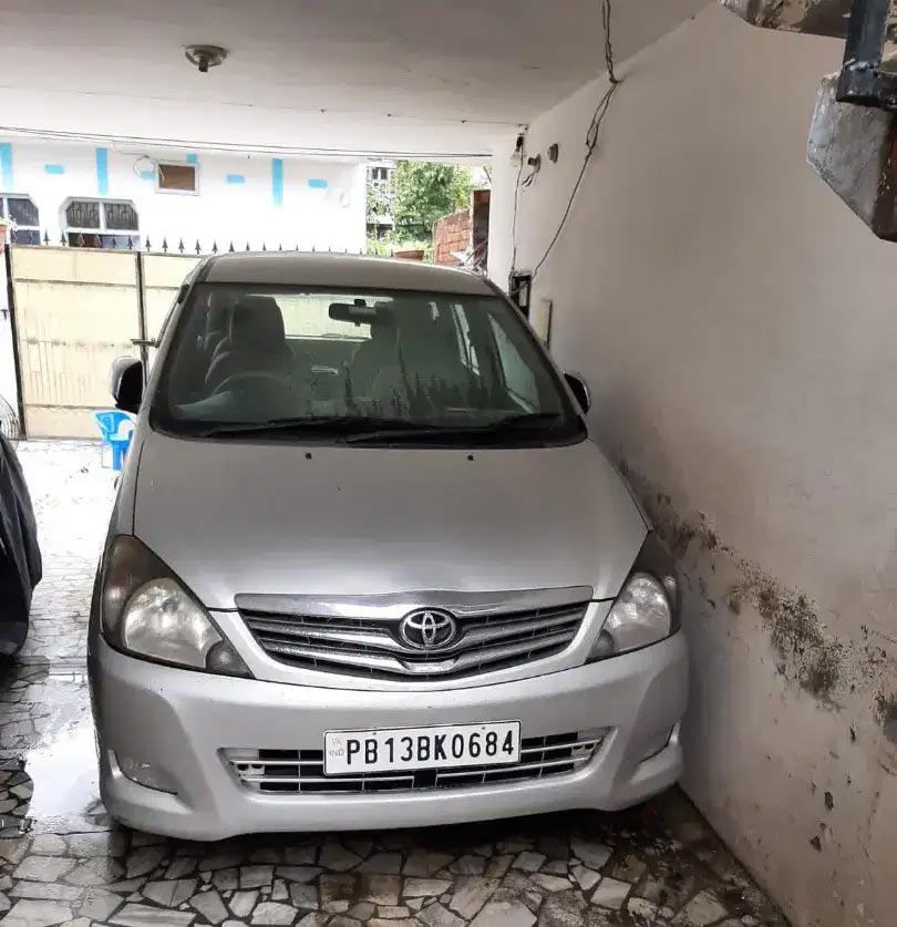 Used Toyota  Innova 2.5 G Truck